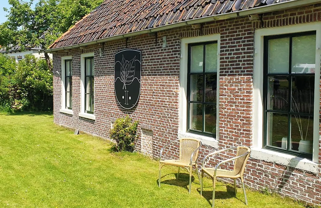 Fakânsjehûs Sfeervol met fijne tuin-1